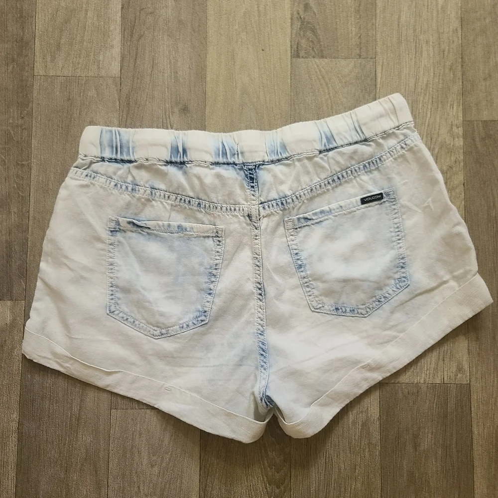 🦄 Volcom Drawstring Shorts Size Medium - Picture 3 of 3